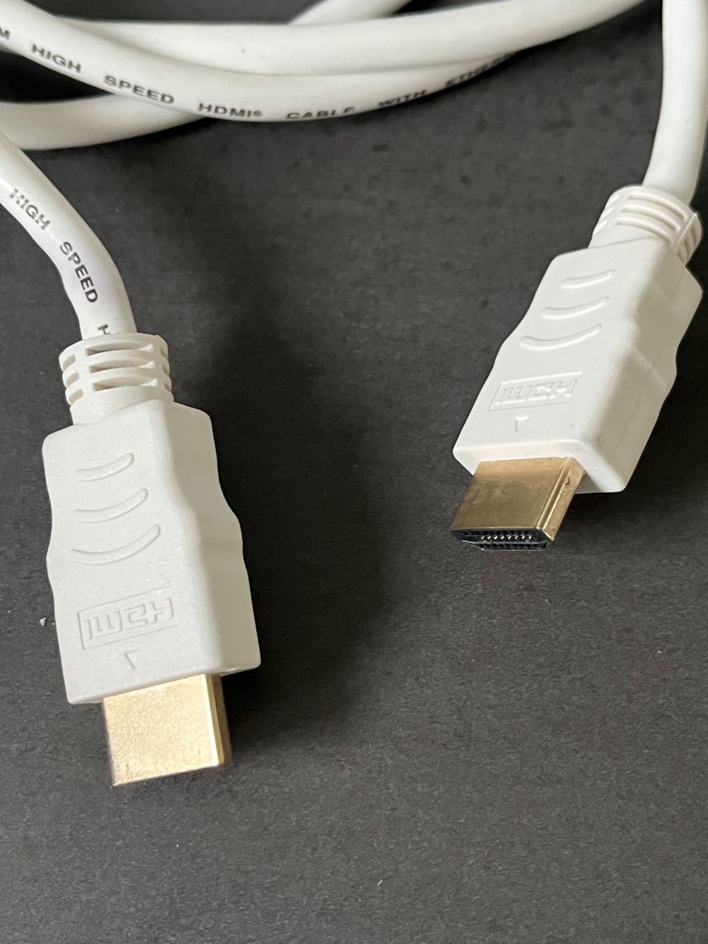 Cavi: Câble HDMI high speed blanc + Ethernet, 180 cm, plaqué or – Usato da Chavornay venduto da HDesH 2