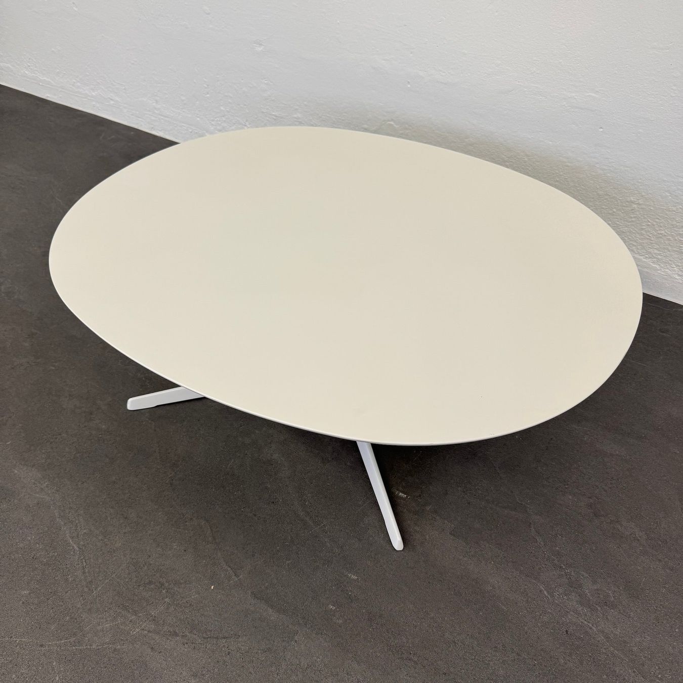 Arper Tavoli: Arper Eolo Loungetable – Usato da Schönenwerd venduto da mcofficeshop 2