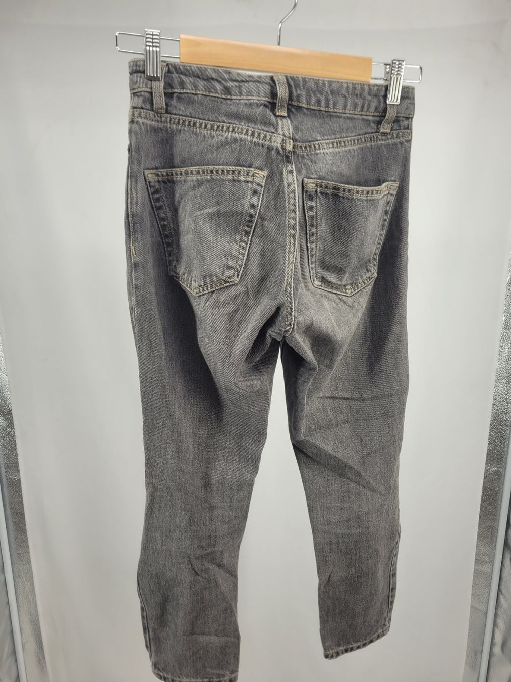 Topshop Jeans: TOPSHOP Mom Jeans gris petite – Usato da Lausanne venduto da PlusValue_Lausanne 1