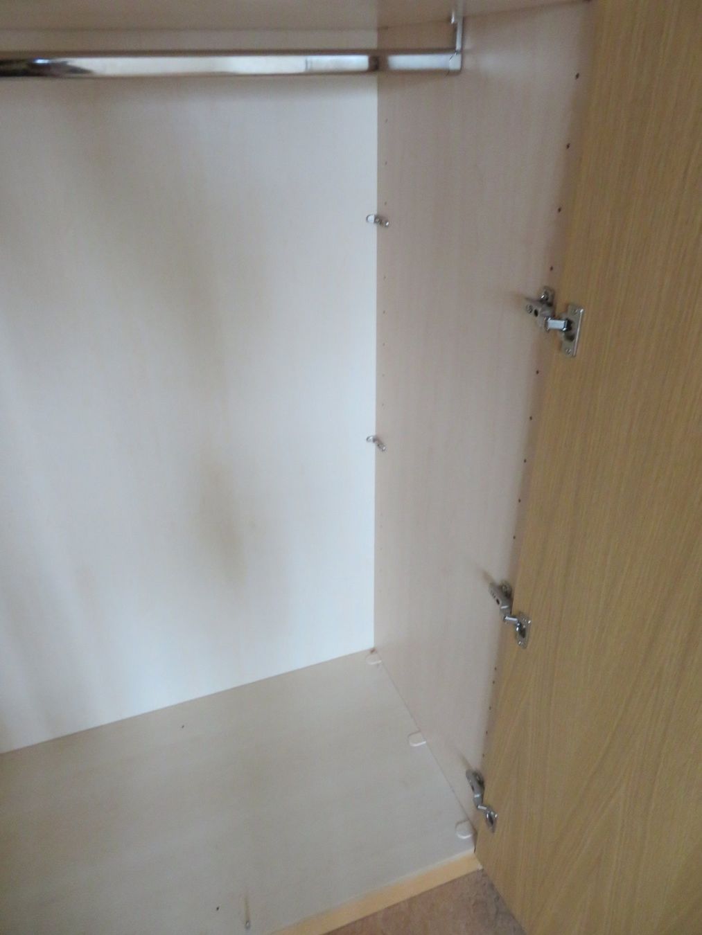 Pfister Schränke: Pfister-Schrank 4-türig – Gebraucht aus Reinach BL von  8