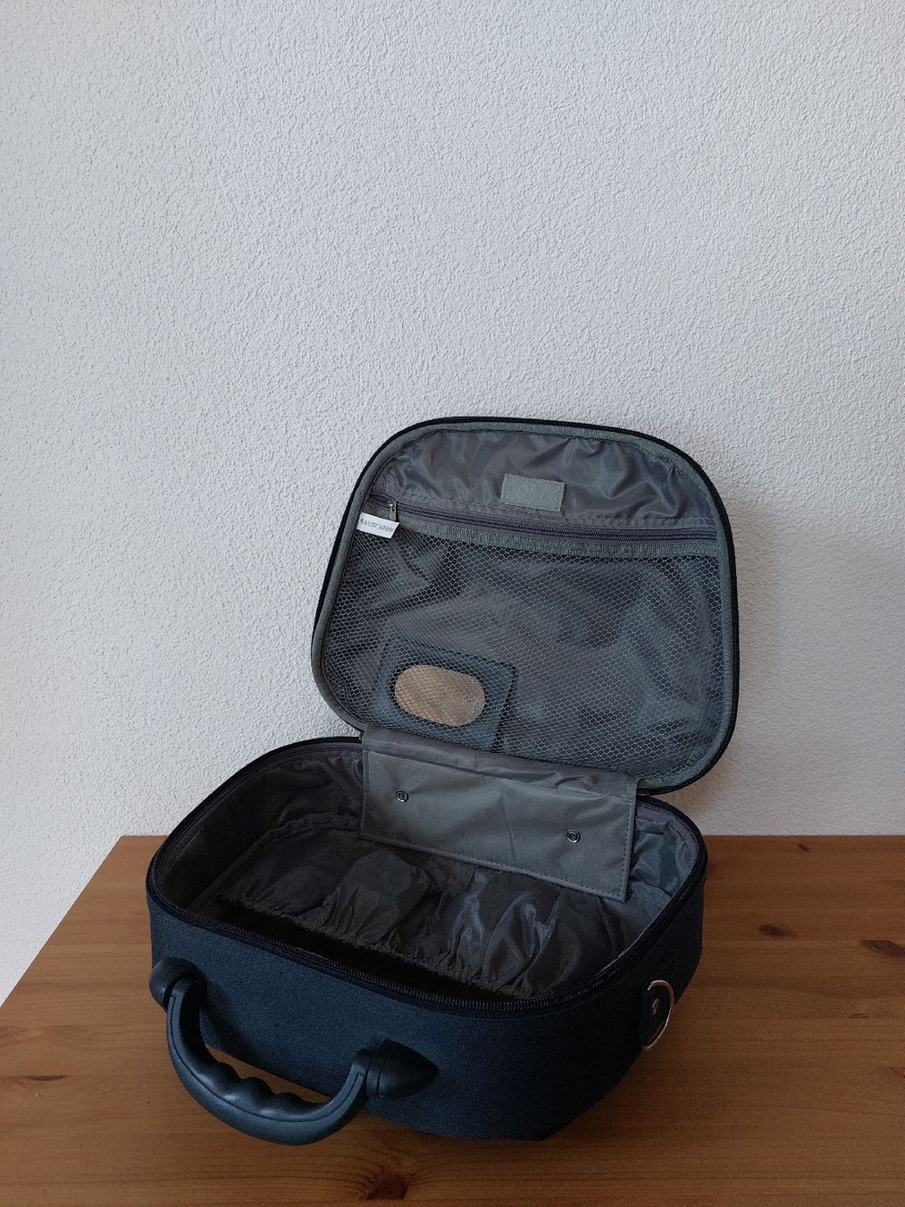 Valises de voyage: Kosmetikkoffer / Minikoffer - Neuwertig! – D'occasion à Effingen par roe_7mb7 4