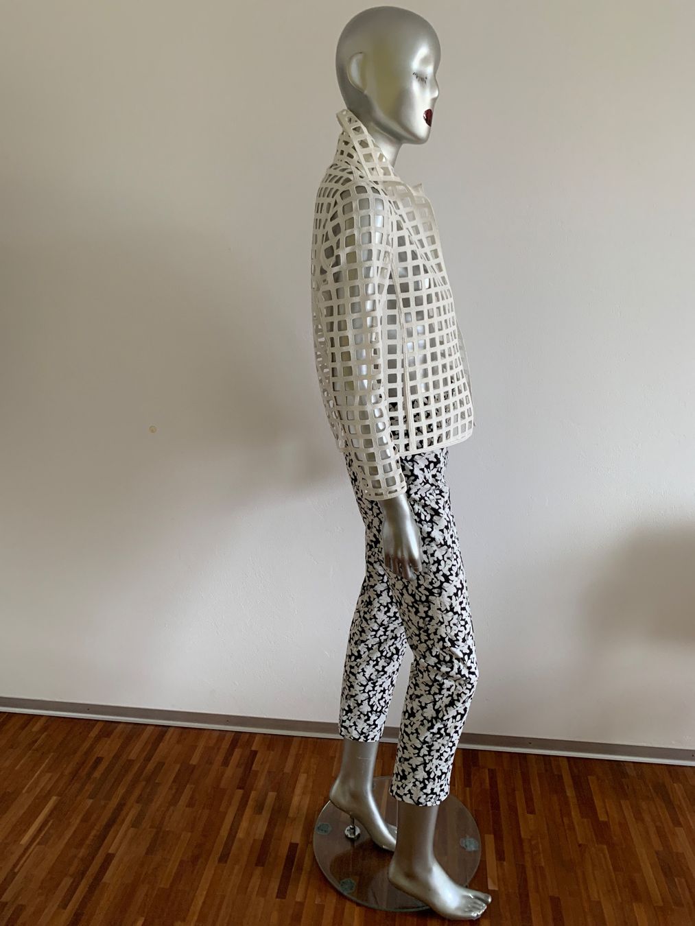 Akris Giacche: AKRIS: Extravaganter weisser Blazer aus Gitterstoff, 36 – Nuovo (secondo la descrizione) da Luzern venduto da paulablue 2