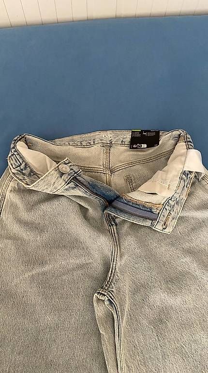 Jeans: Jean neuf bleu délavé C&A – Usato da Genève venduto da Jakblakjak 3
