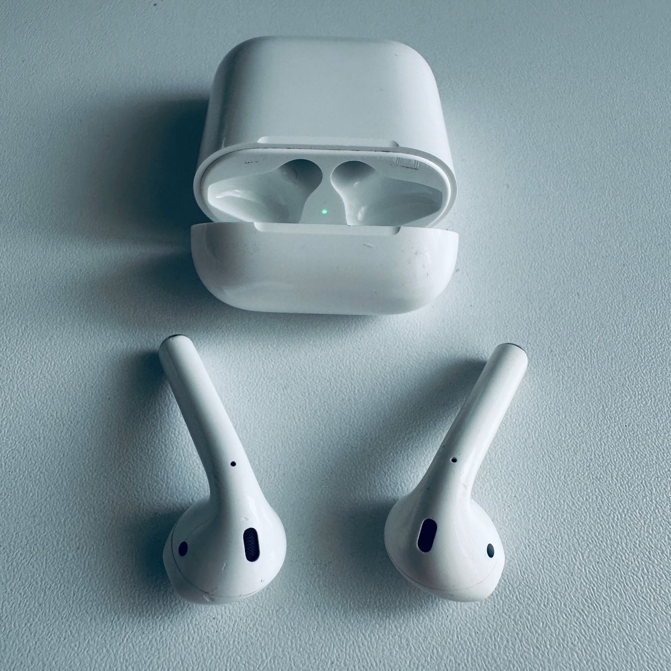Apple Cuffie: Original Apple AirPods 2 Kopfhörer Wireless Lightning Kabel – Usato da Basel venduto da MY.AIRPODS.SHOP 4