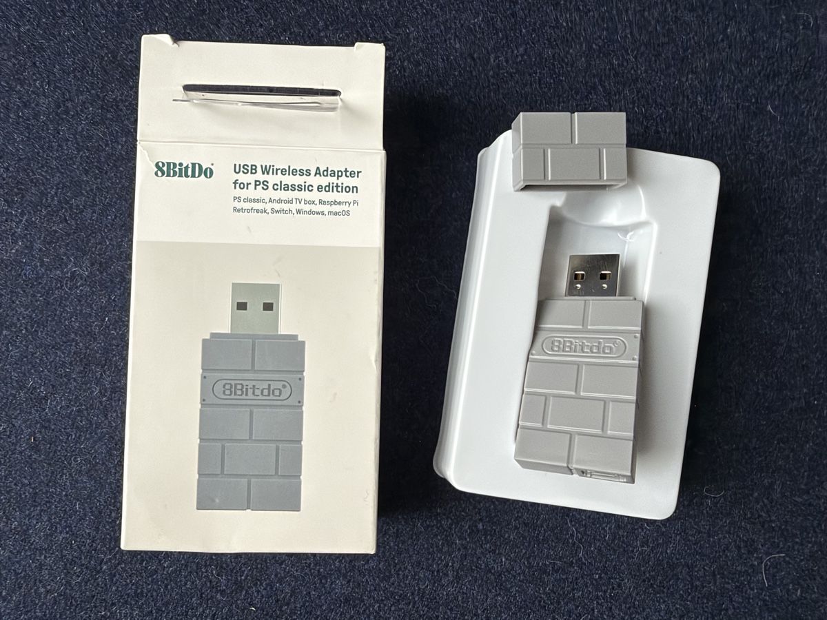 8BitDO Unità & Adattatore: 8BitDo USB Wireless Adapter PS Classic edition – Nuovo (secondo la descrizione) da Zürich venduto da jankais3r