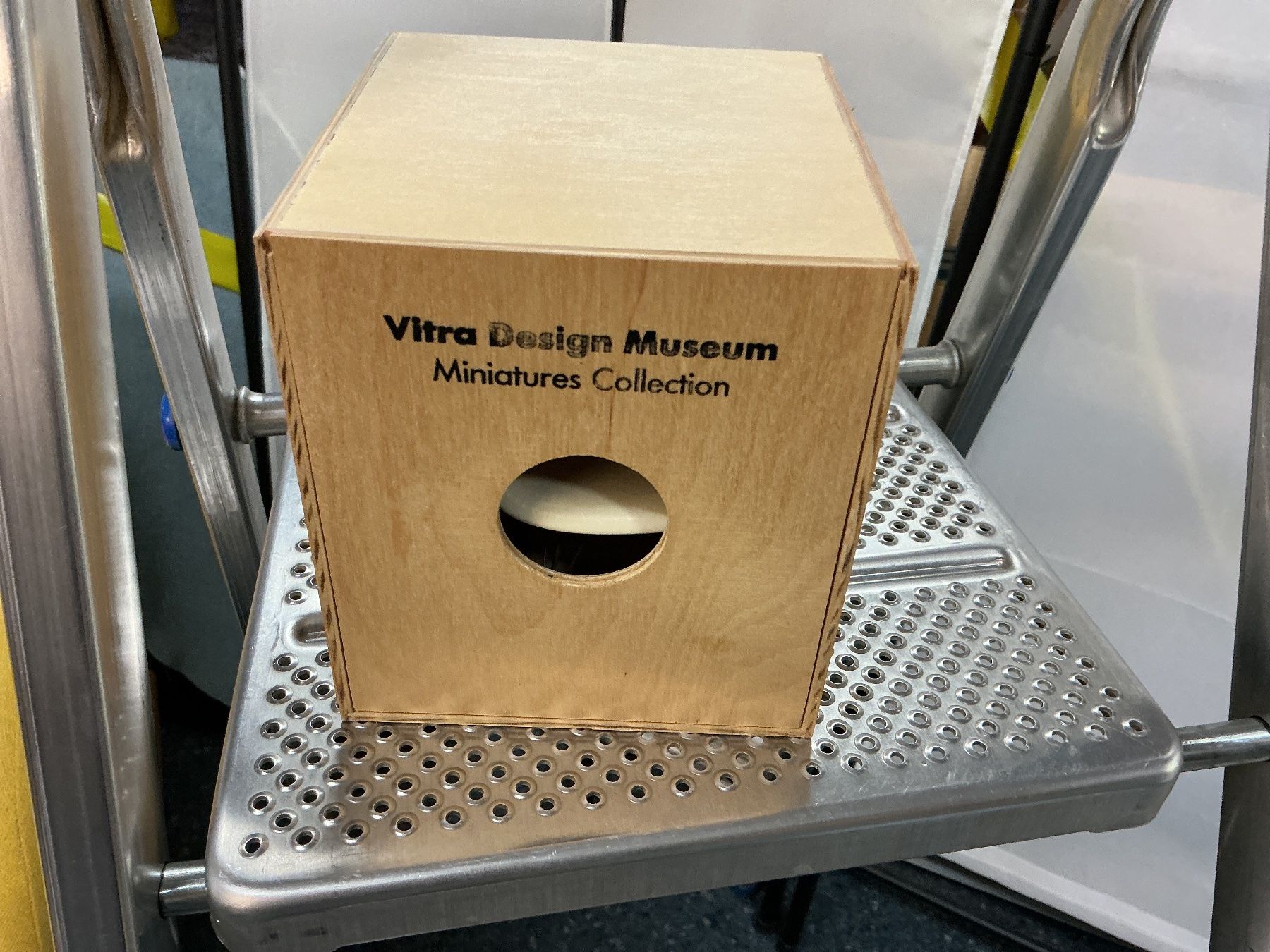 Sculptures & Statues: Vitra Design Museum Miniatures Eames – D'occasion à Bern par vielerart