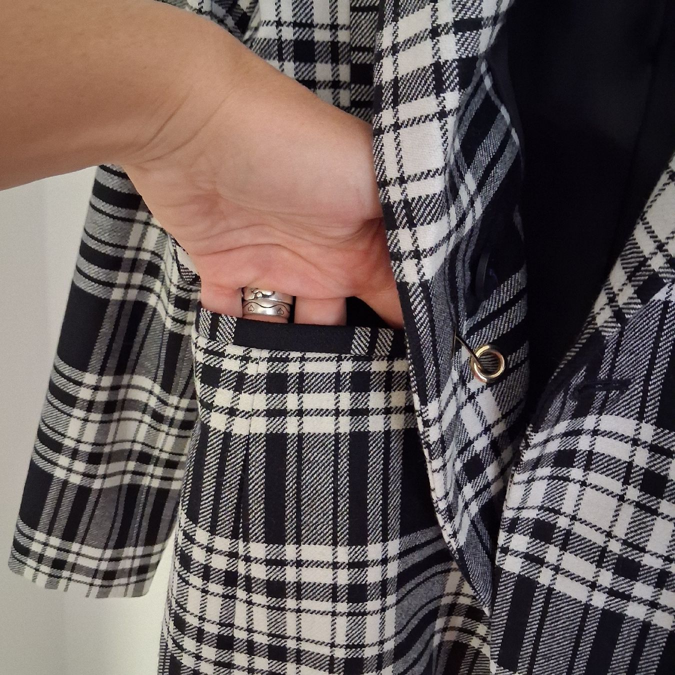 Giacche: Luisa Spagnoli wool blazer jacket IT 40 – Nuovo (secondo la descrizione) da Wil SG venduto da tre_g2l7 7