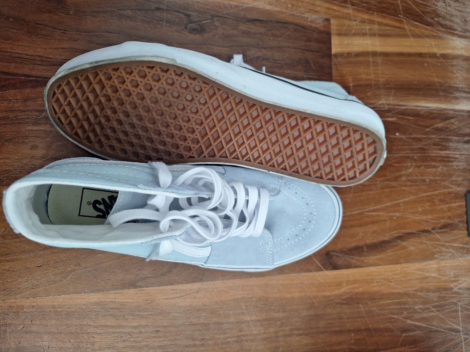 Herrenschuhe: Chaussures Vans taille 43 – Neu und originalverpackt aus La Neuveville von Tripak 2