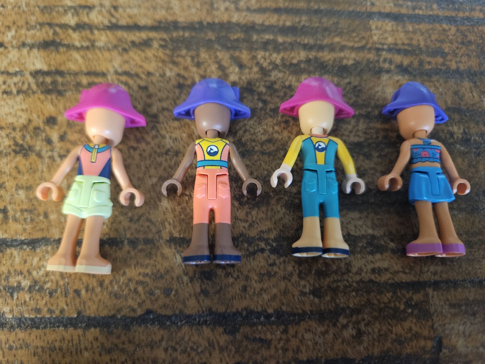 Lego Kit di costruzioni: lego lot de 4 figurines   – Usato da Confignon venduto da Ecrofigs 1