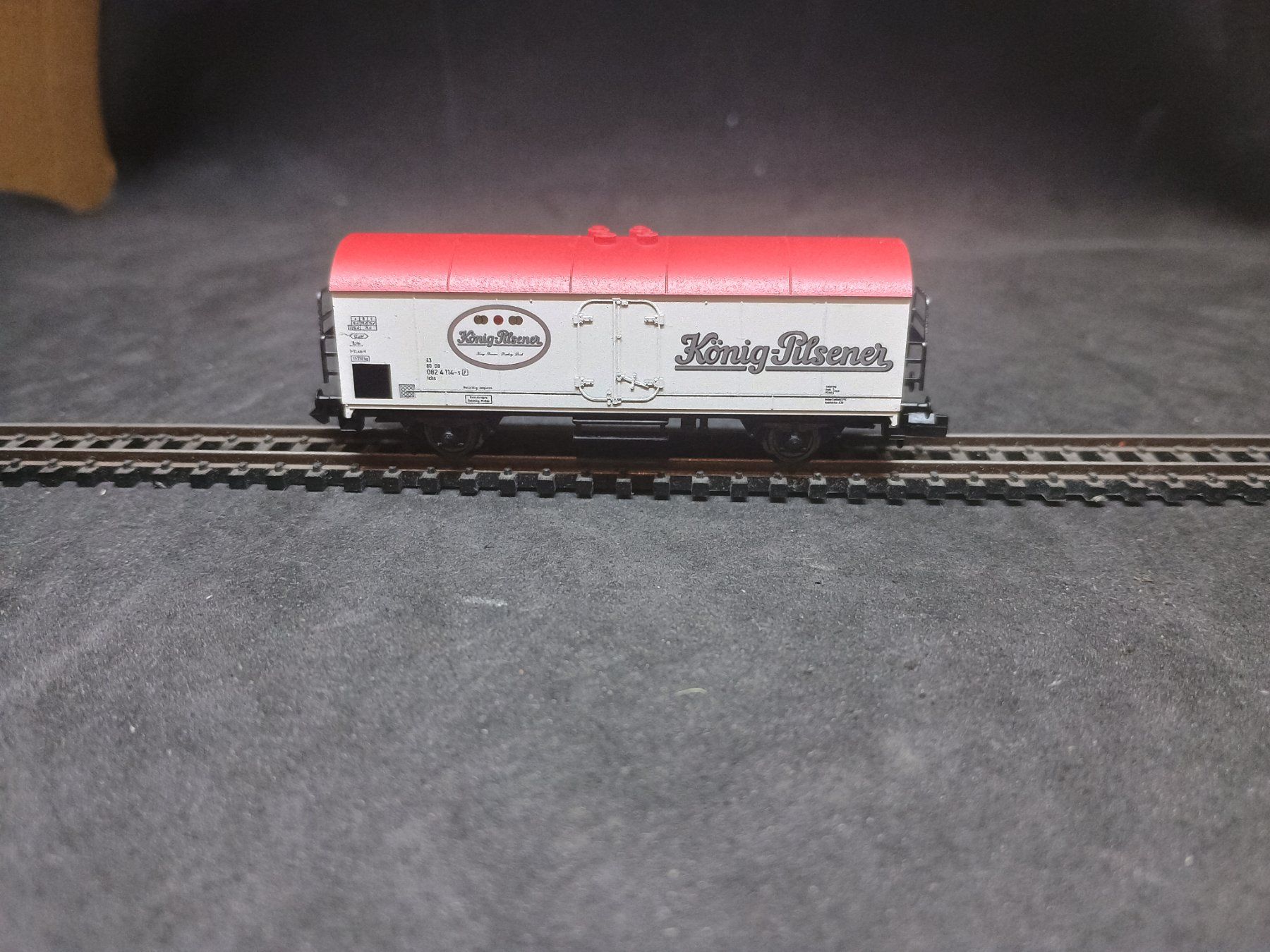 Fleischmann Modellini di ferrovie: Spur N Fleischmann "König Pilsner" Bierwagen – Usato da Bätterkinden venduto da hob_6b8x 2