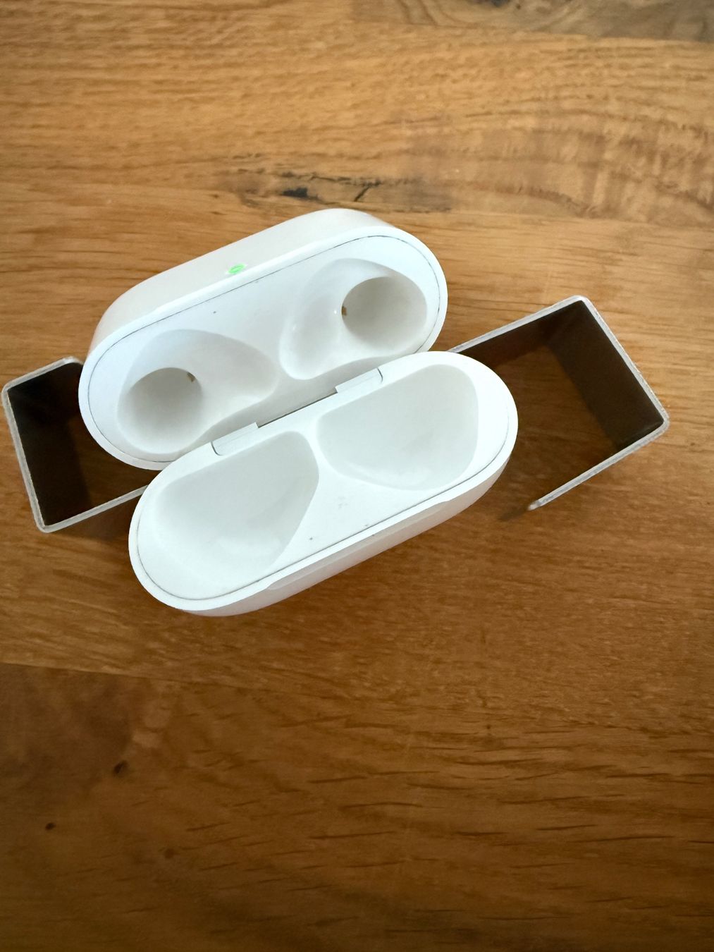 Apple Kopfhörer: APPLE AirPods 4 Charging Case – Gebraucht aus Lausanne von Nine1982 2