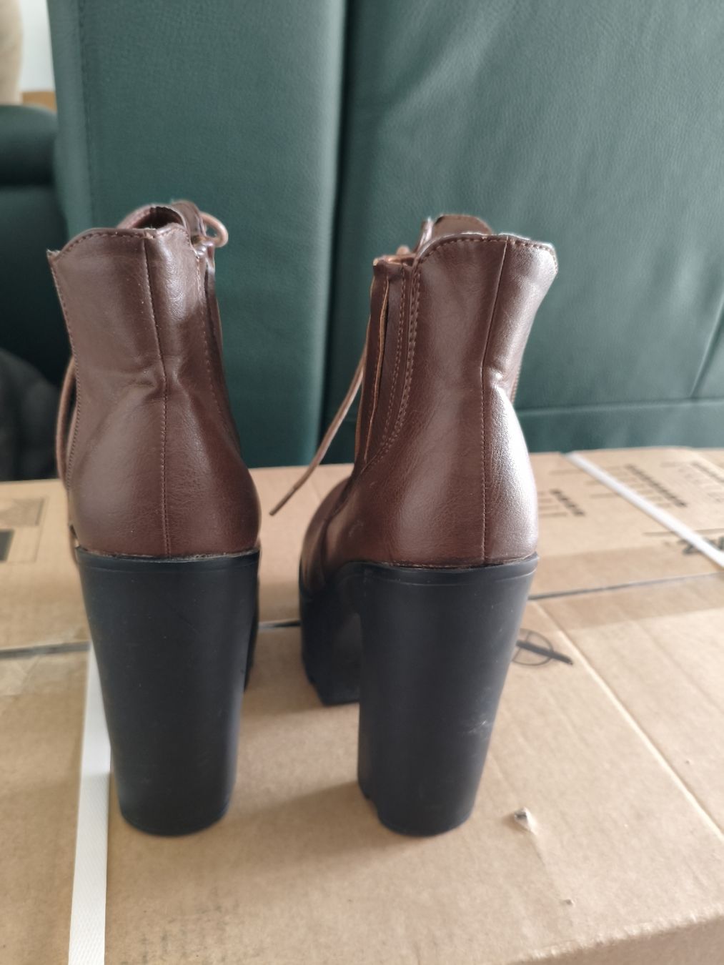 Scarpe da donna: Stivaletti Marroni – Usato da Bioggio venduto da OresteIronix 1