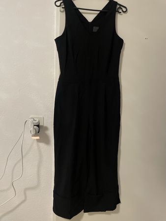 Elegantes, schwarzes Sommer jumpsuit - perfekt für jeden Tag