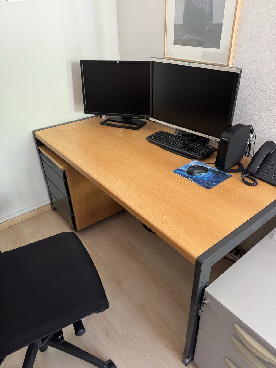 Schreibtische: Bürotisch, Corpus und Kommode im Set – Gebraucht aus Zürich von marija_v