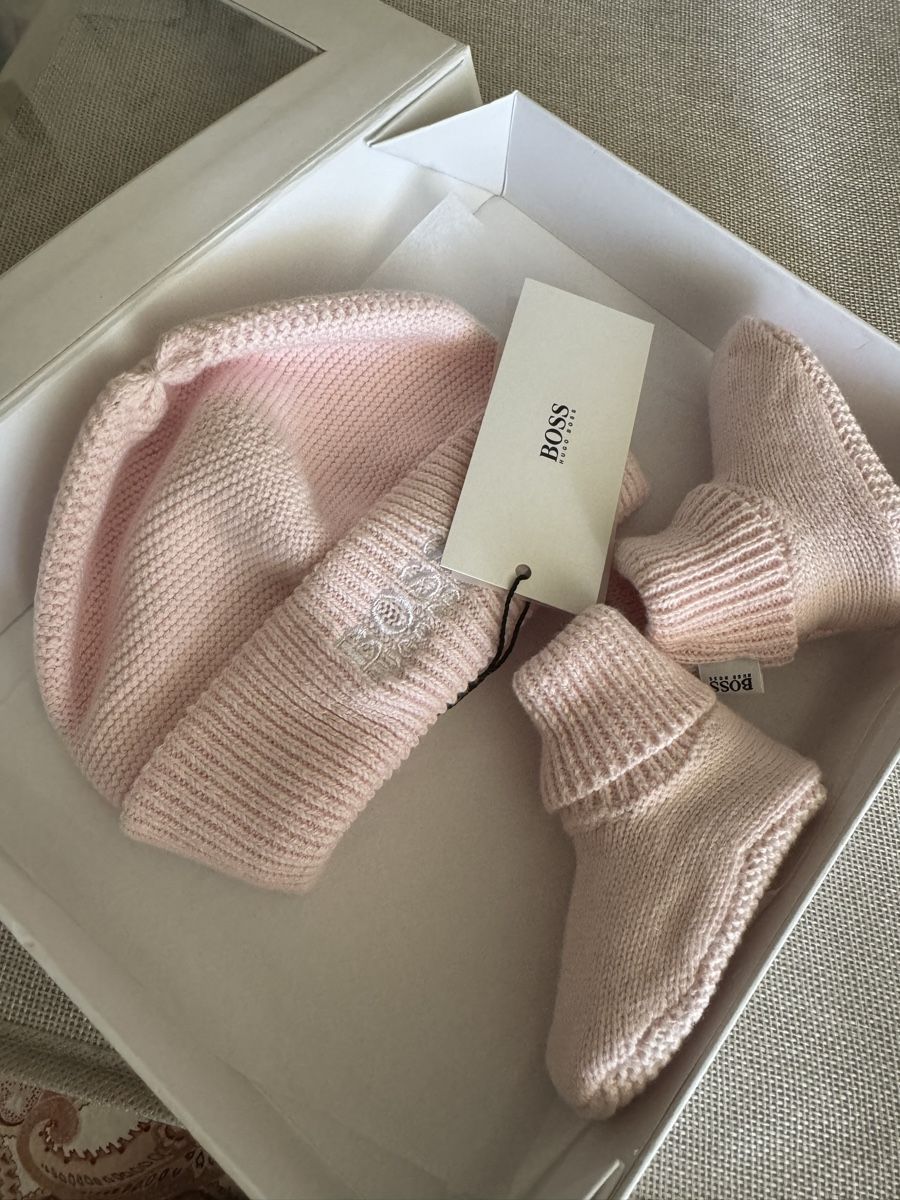 Hugo Boss Berretti & Sciarpe: BOSS Mütze & Schuhe Set Mädchen neu! – Nuovo e nell'imballaggio originale da Thalwil venduto da Iconicfashion 1