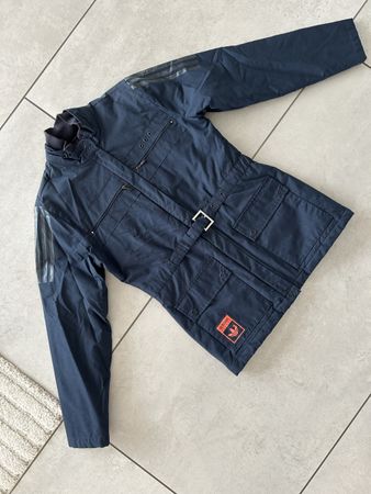 Kurzmantel von Adidas Grösse.S in Top Zustand