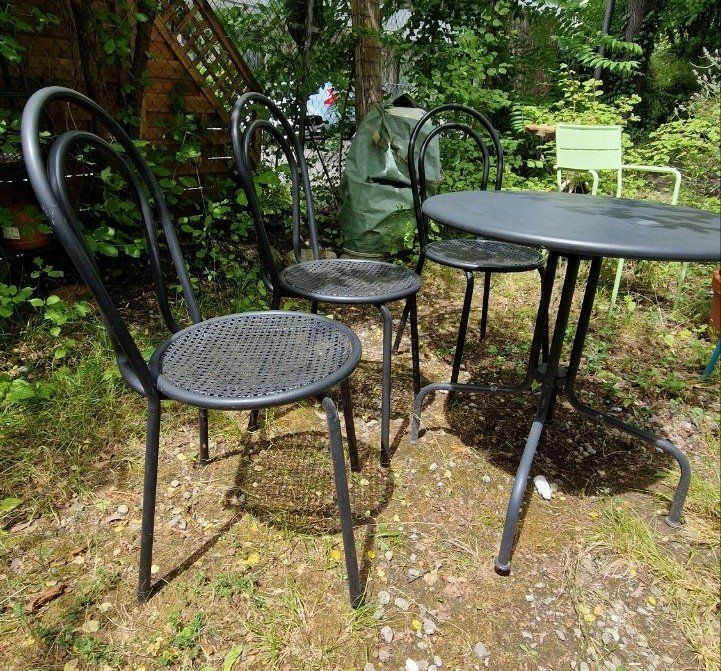 Ikea Set di tavolo e panche: Gartentisch und drei passende Stühle – Usato da Bern venduto da Lu.Ma 1
