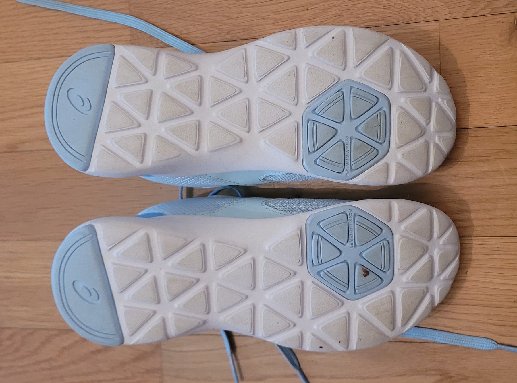 Asics Chaussures garçon: Asics Turnschuhe, hellblau, Gr 35, Neuwertig! – D'occasion à Staefa par MatLukM. 2
