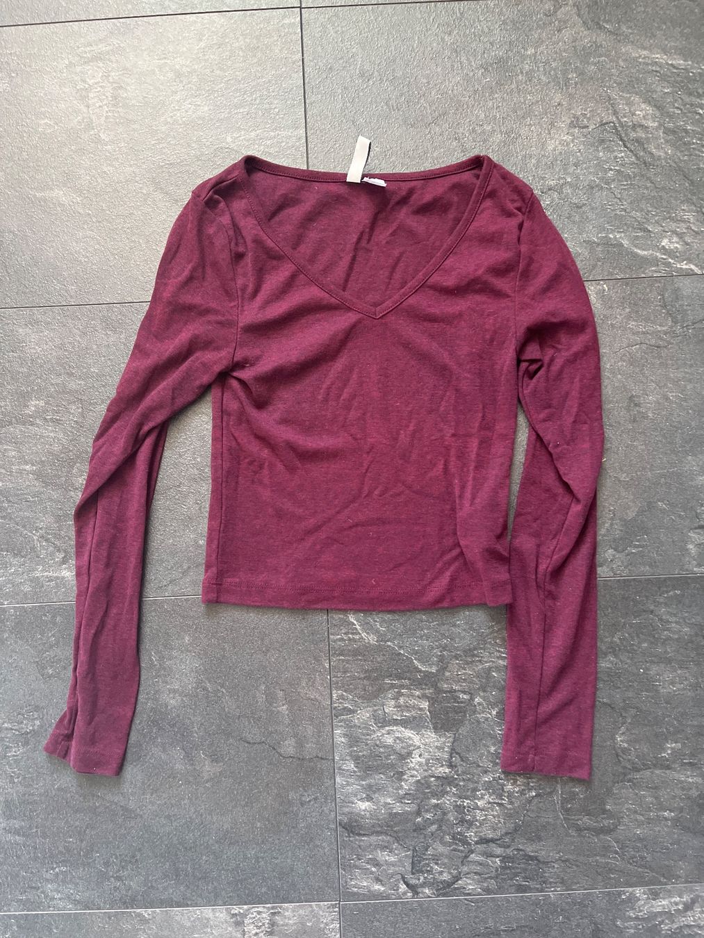 H&M Top: Langarmshirt V-Ausschnitt – Usato da Dinhard venduto da Tatjjj
