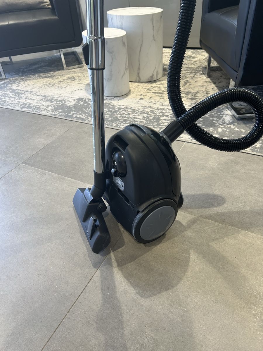 Aspirateurs & Accessoires: Aspirateur – Neuf (Voir description) à Perroy par MR6. 1
