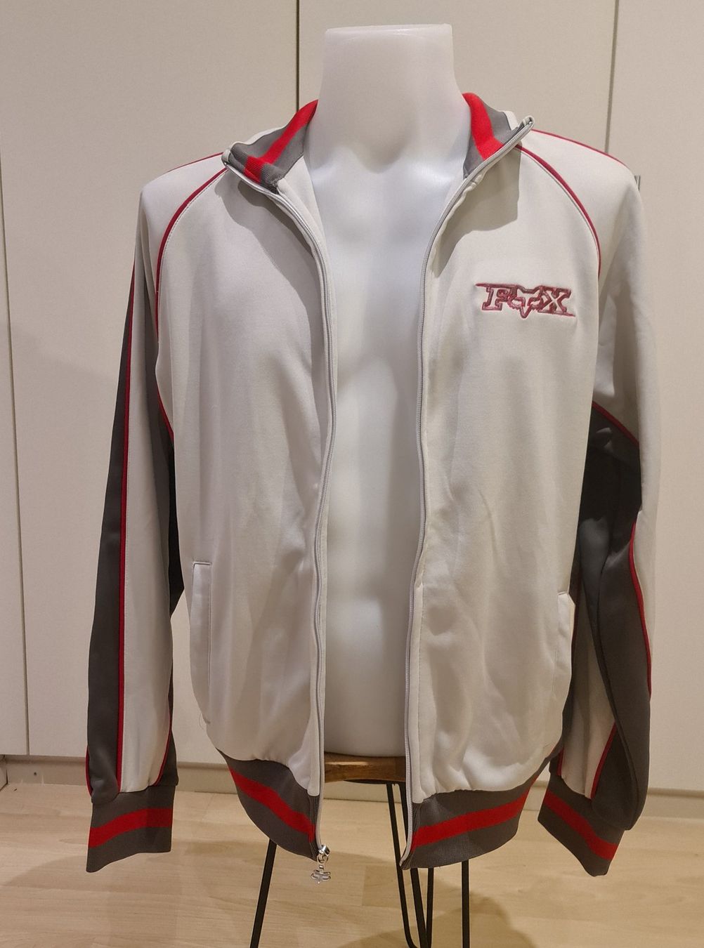 Fox Pullover & Sweatshirts: Schöne Herren-Sweatjacke von FOX "Neu" – Neu (gemäss Beschreibung) aus Fehraltorf von Sumin
