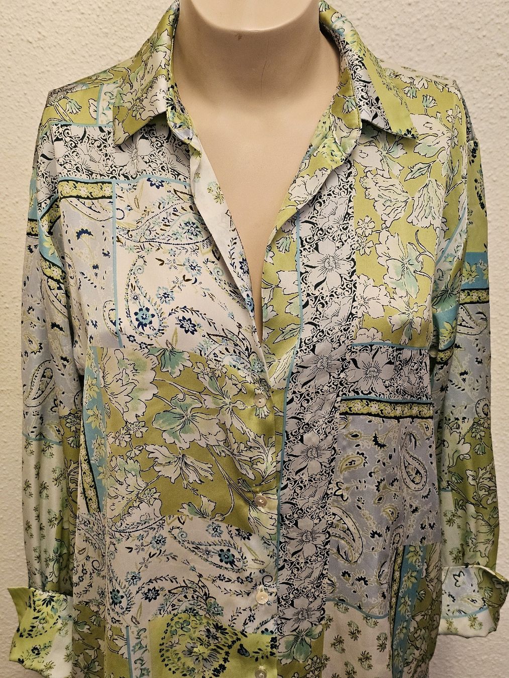 Zara Camicette: ZARA Damen Bluse Hemd Patchwork Print Gr. M Grün Blau Weiss – Usato da Urdorf venduto da ole_mrp9 1