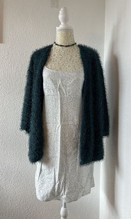 Grüner flauschiger Cardigan mit Boho-Vibe