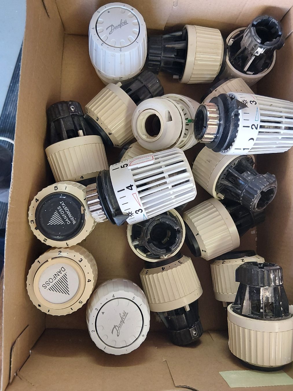 Radiatori: vanne thermostatique danfoss – Usato da Champoz venduto da yokely 3