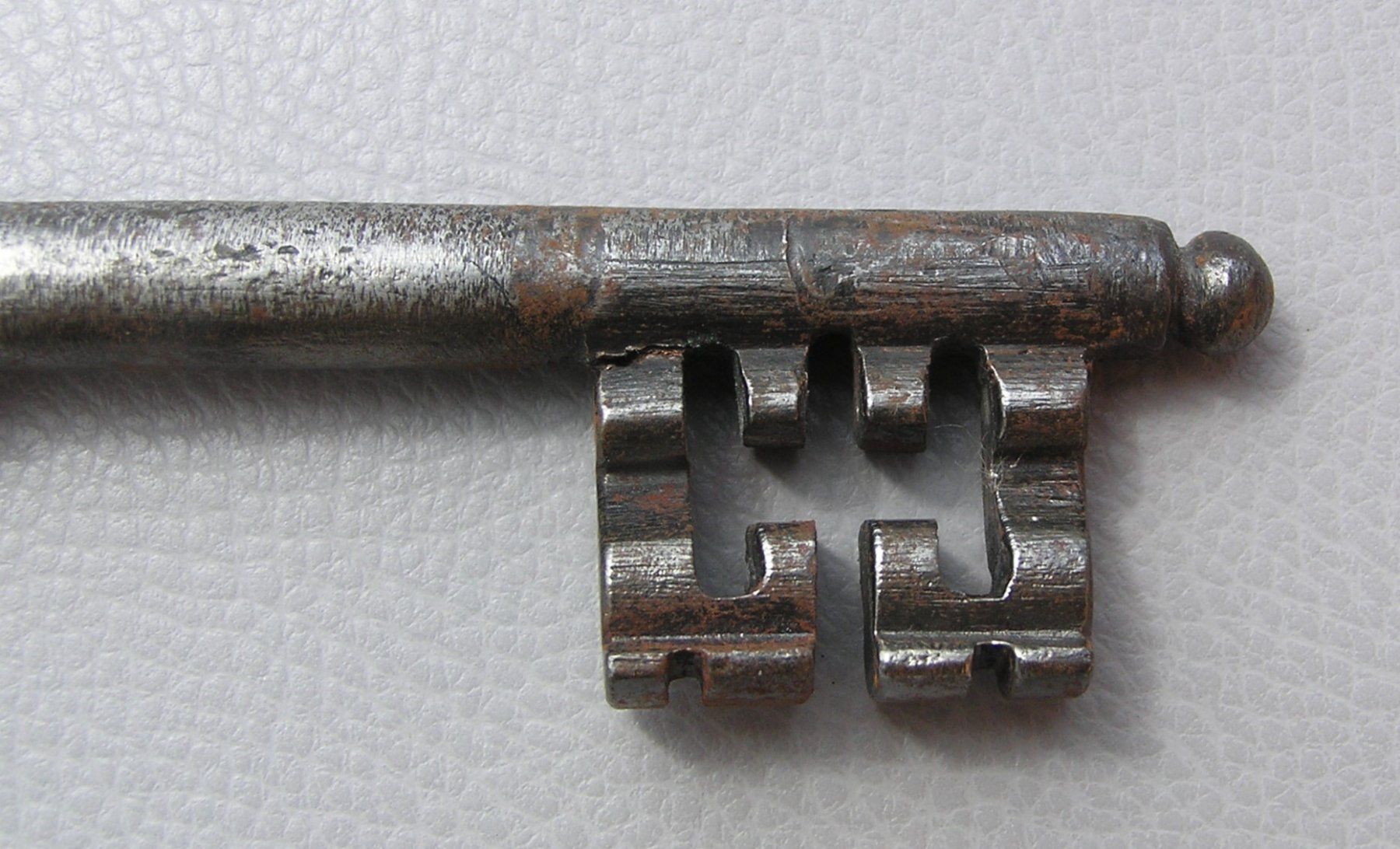 Chiavi: URALTER SCHLÜSSEL BAROCK – Usato da Grenchen venduto da Antique-hunter 3