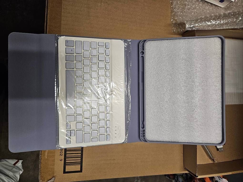 Covers & Borse: housse protection ipad et sourie – Usato da Collombey venduto da rubrub