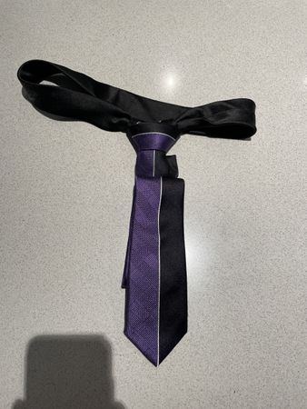 Elegante Herrenkrawatte Lila/Schwarz