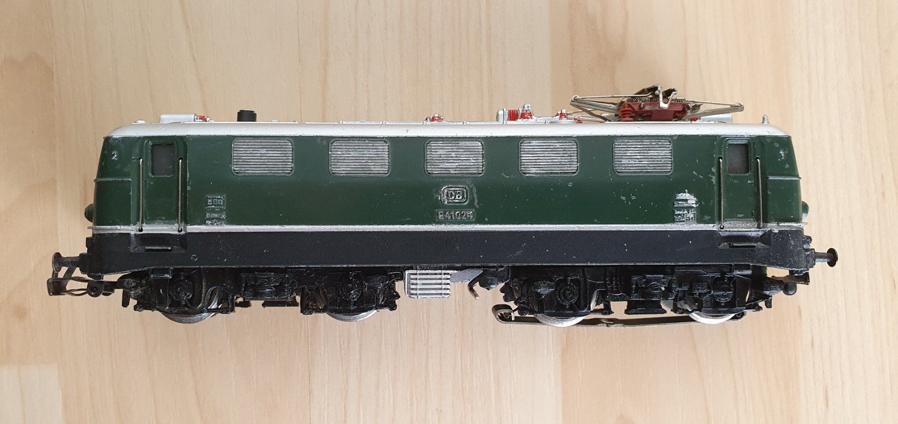Märklin Modellini di ferrovie: Märklin 3037 - DB E-Lok BR 141 – Usato da Ernetschwil venduto da Cob1998