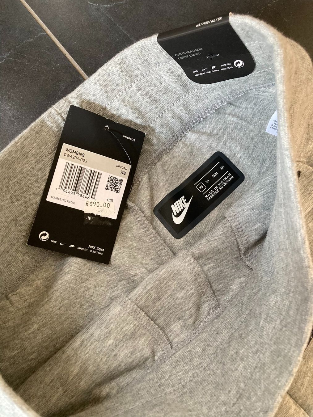 Nike Pantaloni: Neu mit Etikett - Nike Jogginghose – Nuovo e nell'imballaggio originale da Rüschlikon venduto da mel_lv9q 3