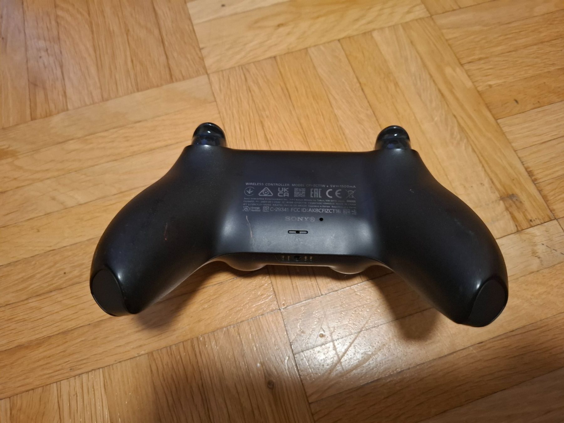 Sony Controller: PS 5 Dualsense Controller schwarz Teildefekt – Defekt aus Gipf-Oberfrick von Konsolen_Colin 1