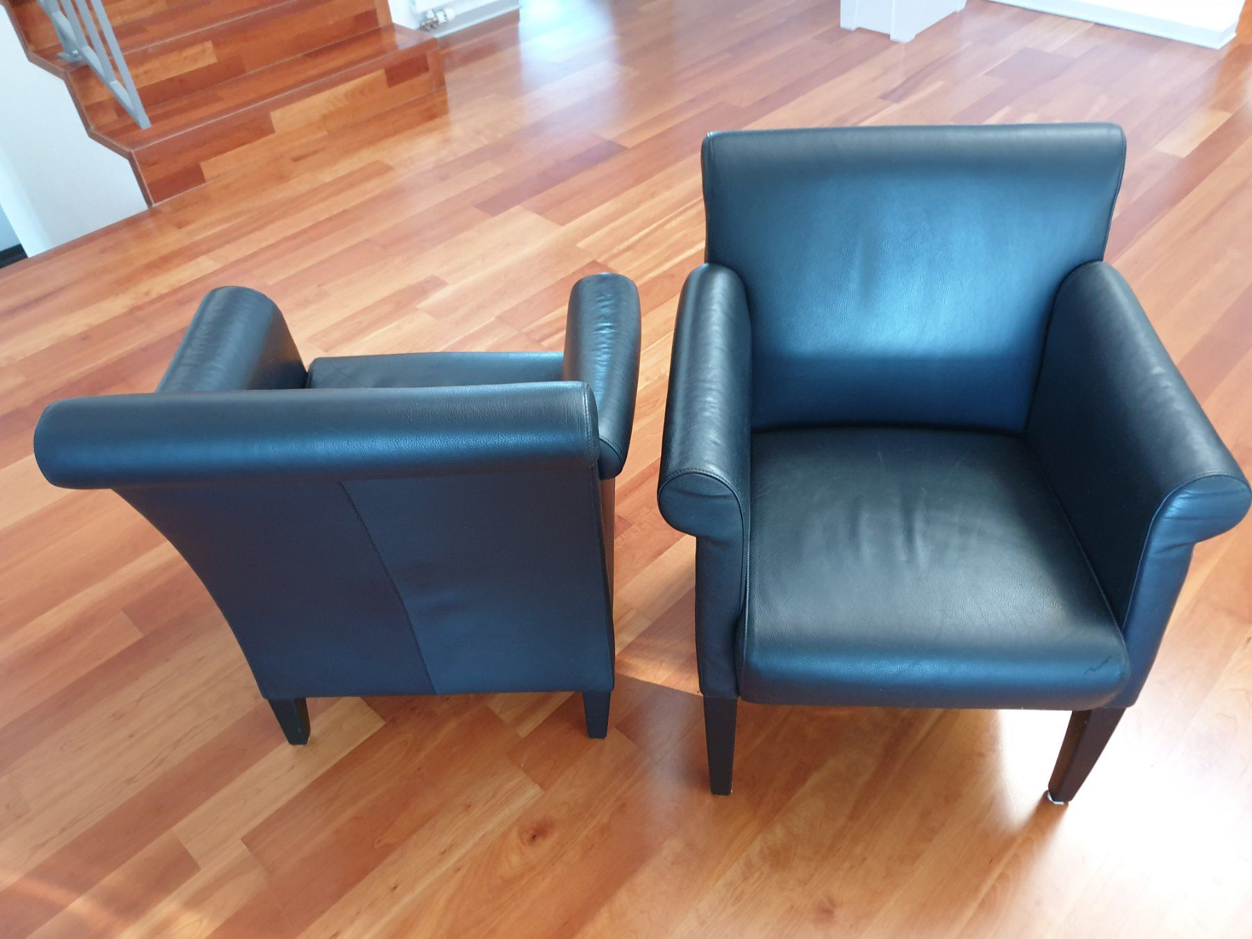 Poltrone: Zwei elegante schwarze Ledersessel – Usato da Gockhausen venduto da bea961 1