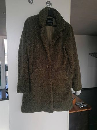Olivgrüner flauschiger Mantel Gr. L