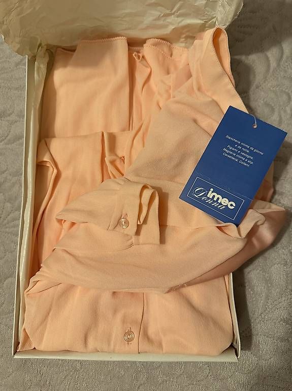 Negligees & Pigiami: Langes Nachthemd – Usato da St. Gallen venduto da EllyM. 1