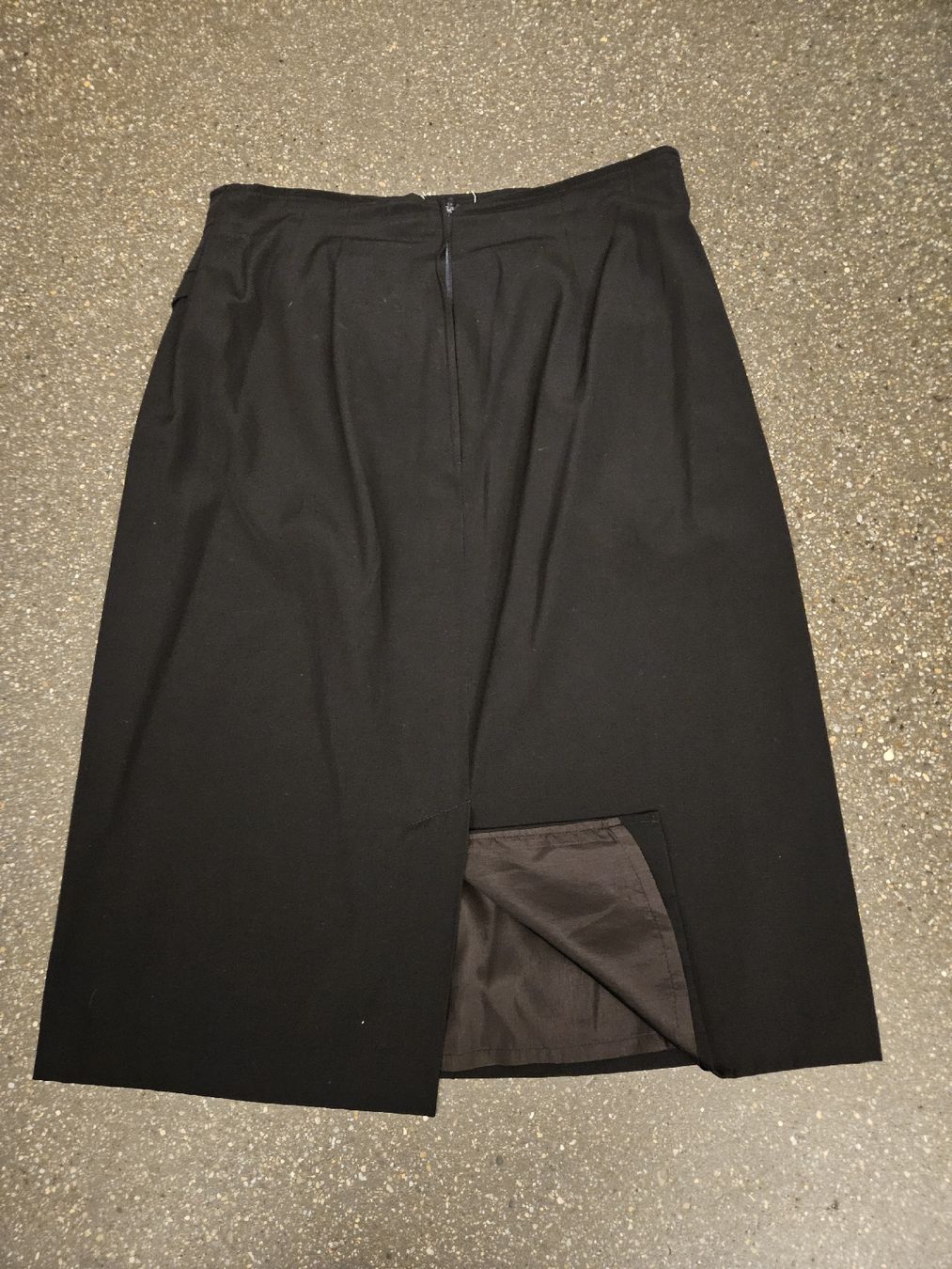 Max Mara Gonne: Max Mara Rock schwarz Grösse 42 neuwertig – Nuovo (secondo la descrizione) da Anwil venduto da tamoos 2