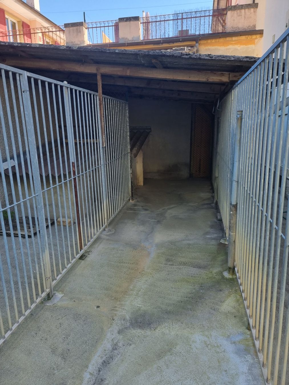 Gabbie, trasporto & Sicurezza: Chenil - barrière en fer extérieur à vendre – Usato da Neuchâtel venduto da cle_j6qj 3
