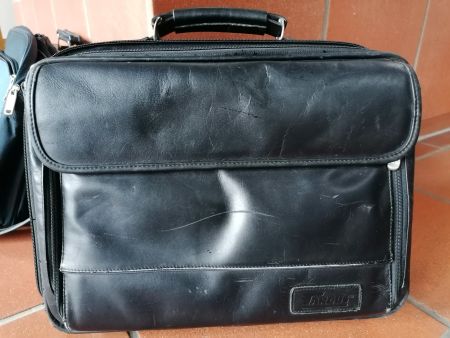 Schwarze Laptoptasche Targus, viele Fächer