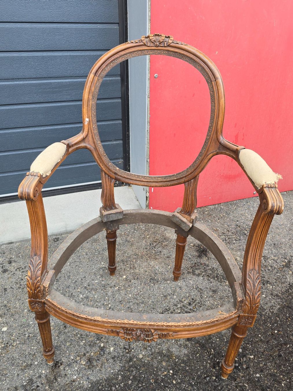 Poltrone: Drei Louis XVI Fauteuils – Usato da Luzern venduto da Sainte-Victoire