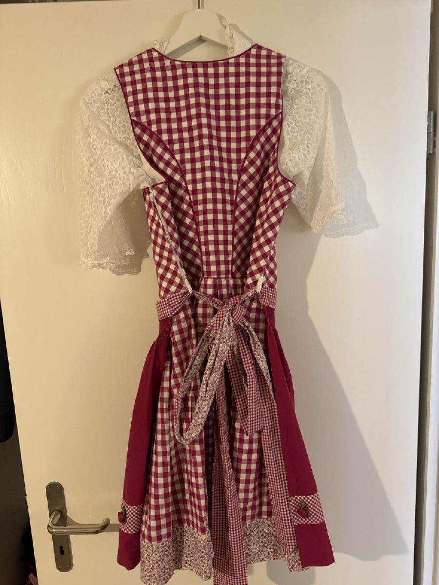 Robes: Dirndl Countryside – D'occasion à Hunzenschwil par mila012 1