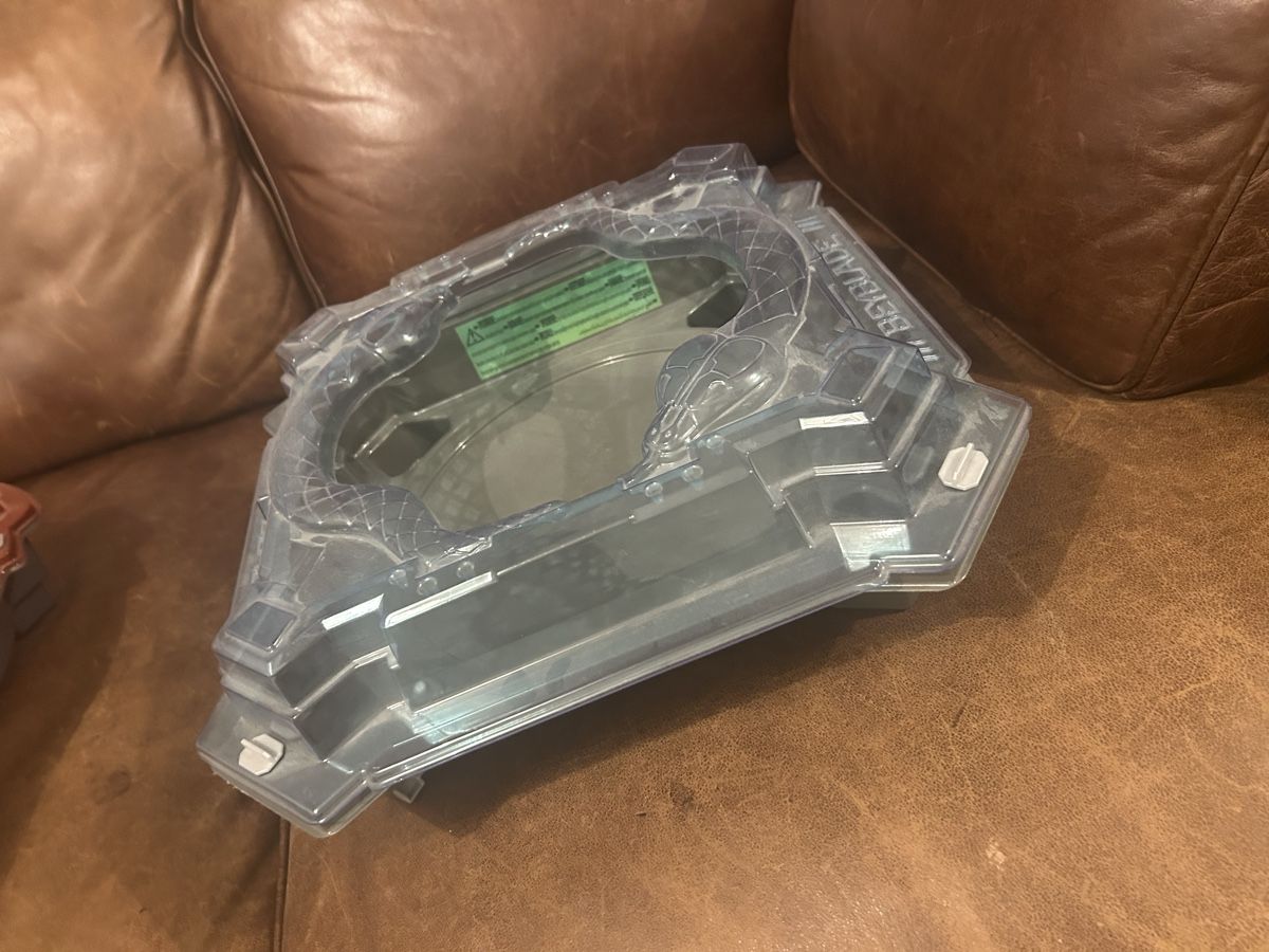 Jouets: Beyblade bundle with 3 arenas – D'occasion à Wallisellen par AMallows 4