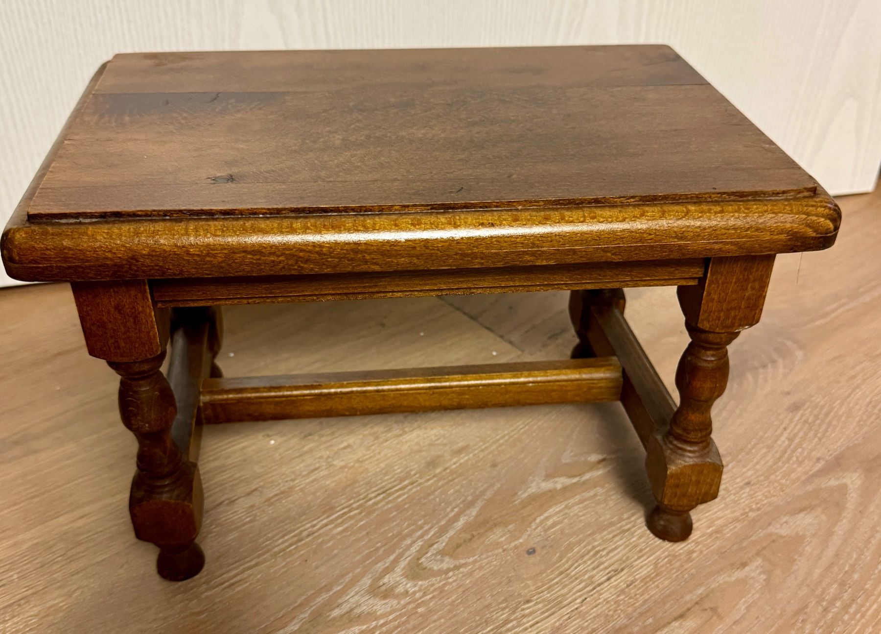 Hocker: Herziges, altes Schemeli Hocker Schemel alt Holz – Gebraucht aus Rothrist von Luckywinner 2