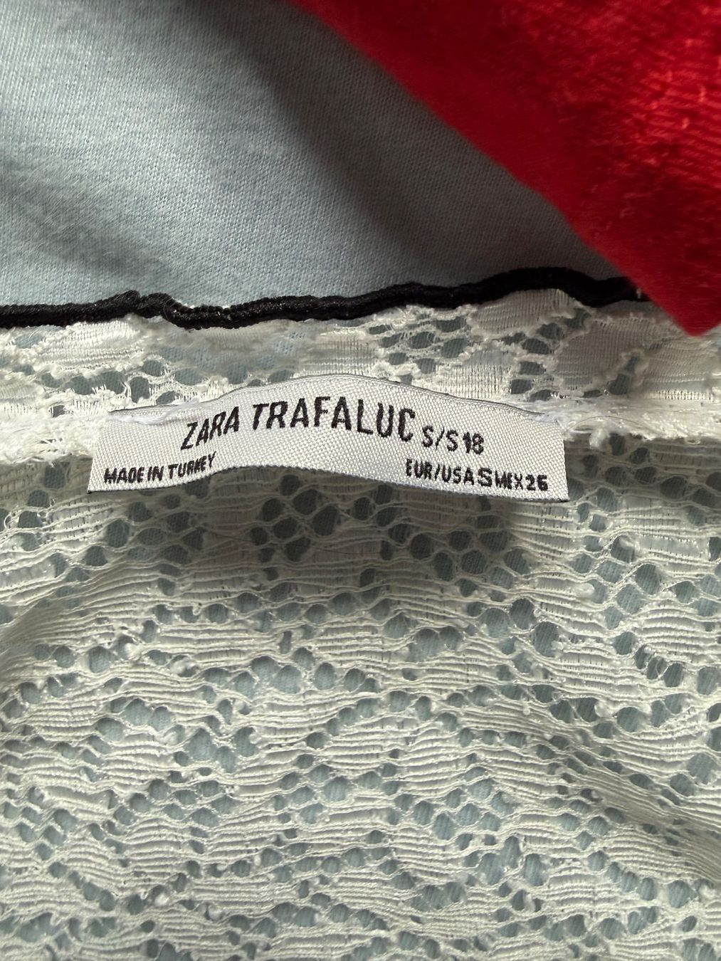 Zara Top: Zara Trafaluc Spitzen Top weiss – Usato da Altendorf venduto da Jeshy15 2