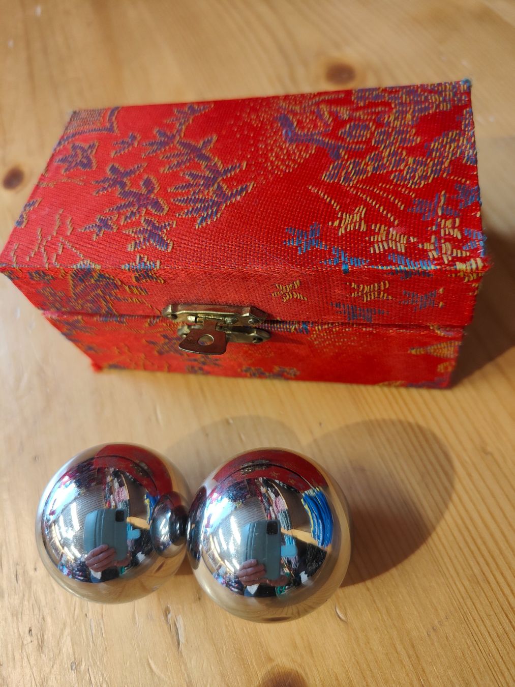 Strumenti musicali: Qi Gong Kugeln Set mit Box silberfarben – Nuovo e nell'imballaggio originale da Davos-Platz venduto da musikhauskollegger 1