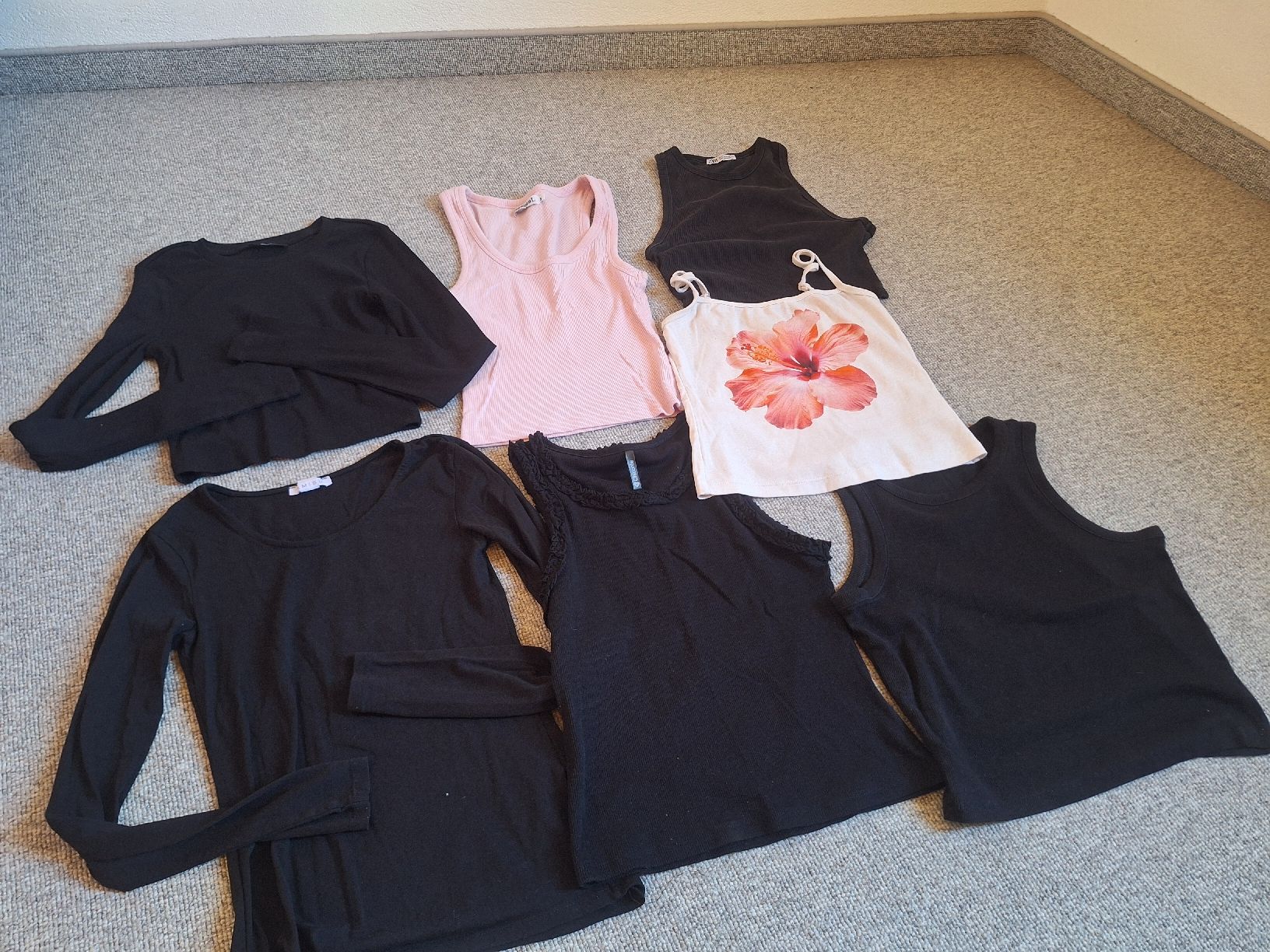 Lots de vêtements: Kleiderpaket Damen – Neuf (Voir description) à Tamins par VW99 1
