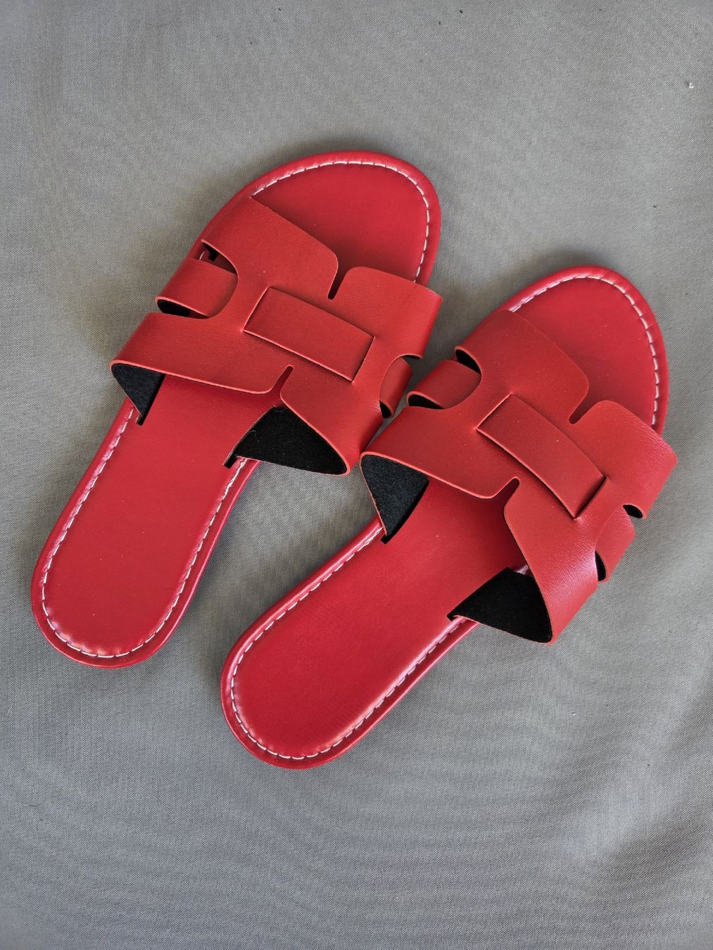 Damenschuhe: Rote Sandalen Grösse 37 neu – Neu und originalverpackt aus Hittnau von SirKahn