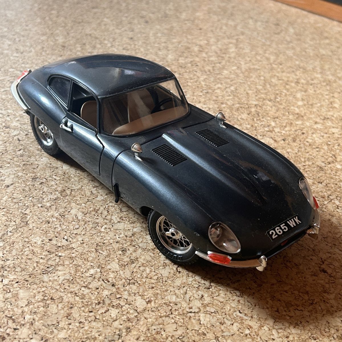 Jaguar Modellini d'auto: Modellauto jaguar dunkelgrau – Usato da Laufen venduto da Bellavitaboom