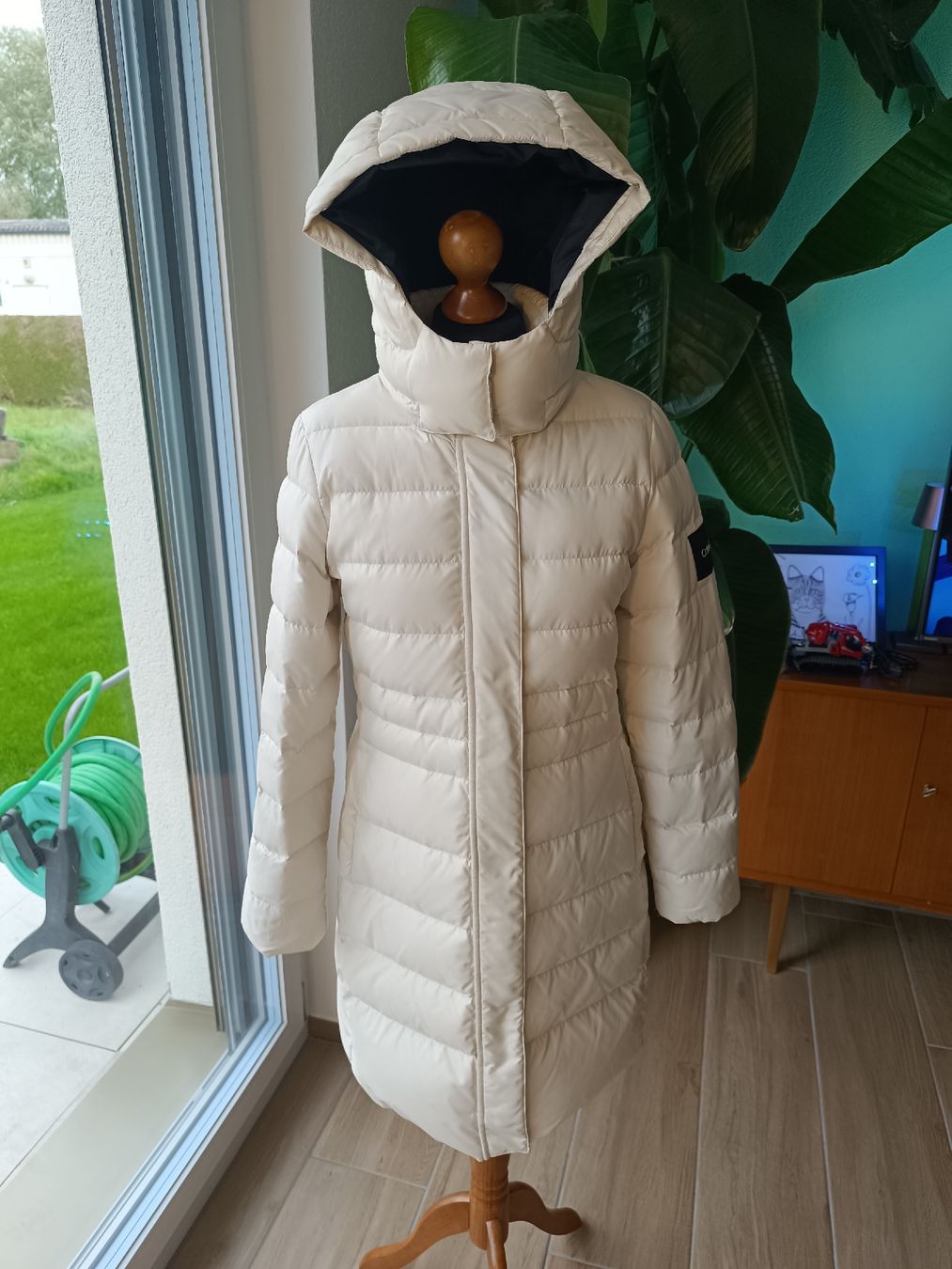 Calvin Klein Mäntel: Calvin Klein Daunenmantel – Gebraucht aus Wolfwil von SecondOwner